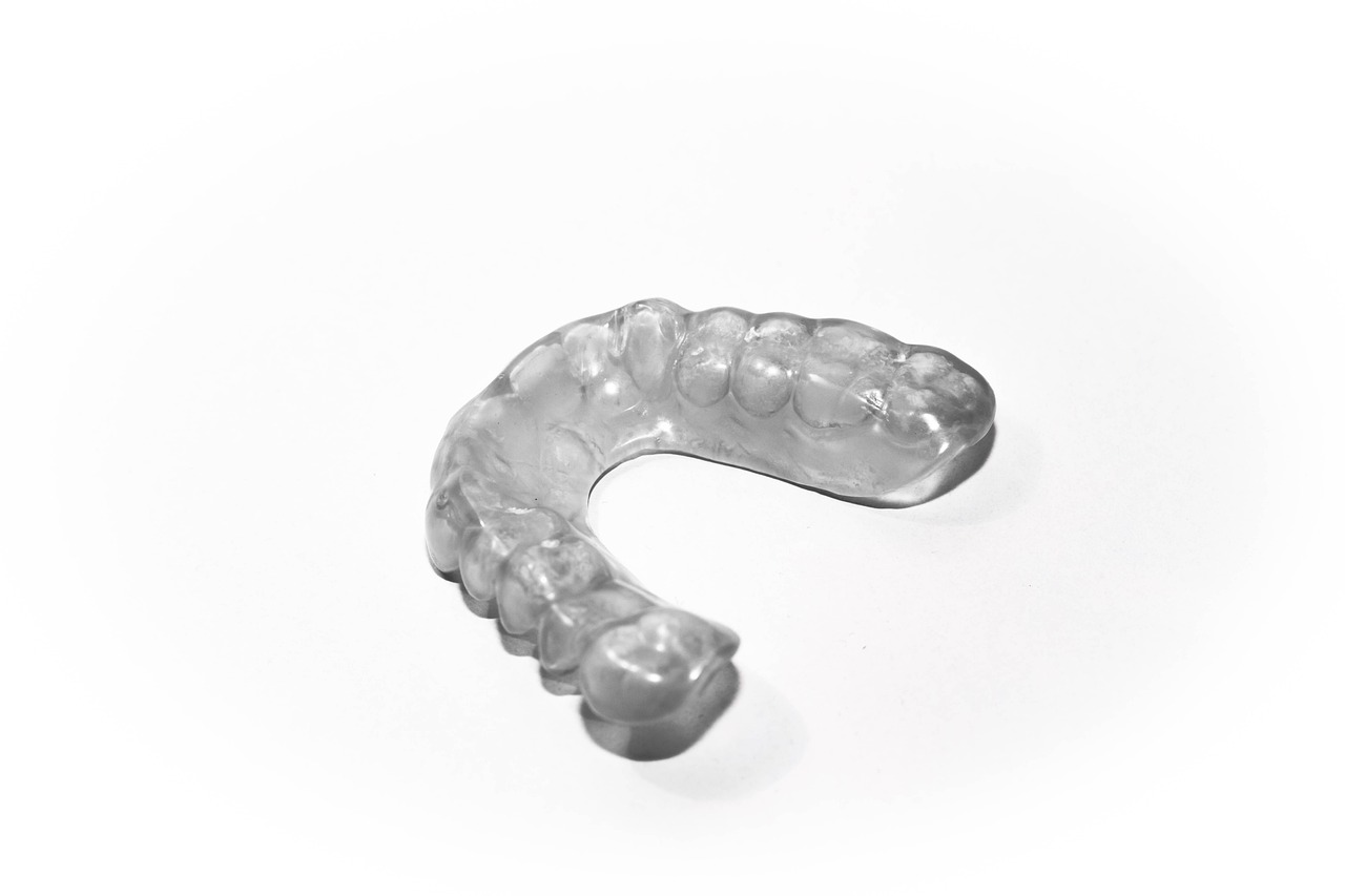 Invisalign ile Konuşma ve Yutma: Rahat ve Doğal Bir Deneyim (Yazının sonuna Sık Sorulan Sorular ekle)