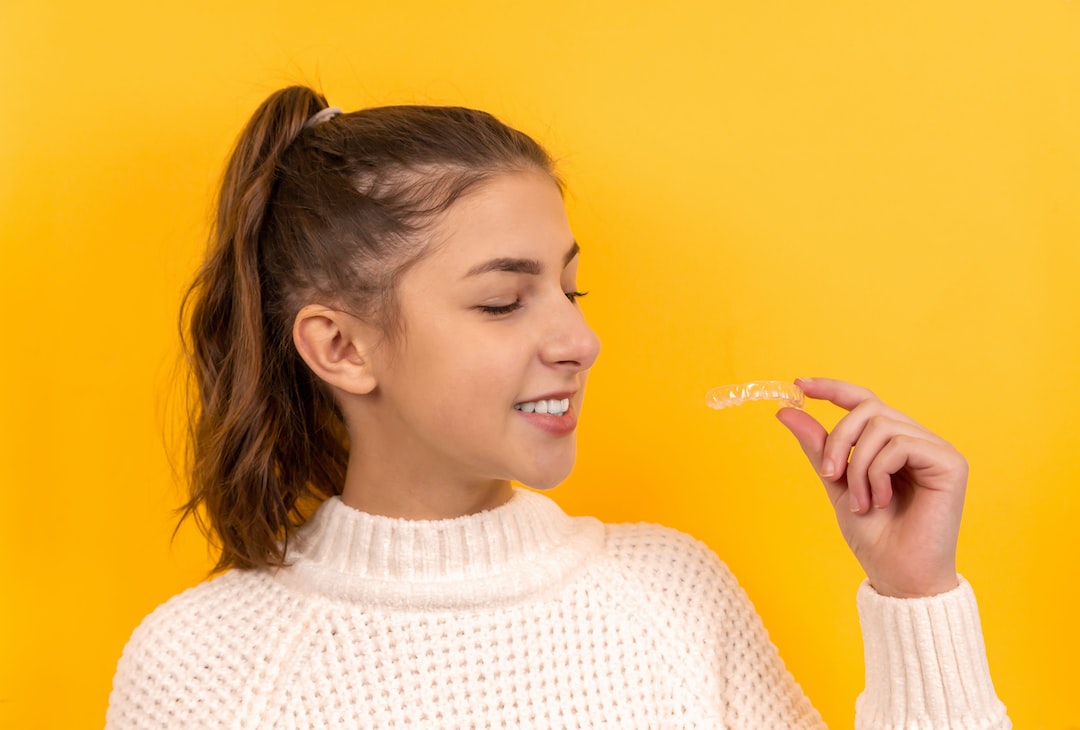 Invisalign Plaklarının Günlük Bakım Rutini