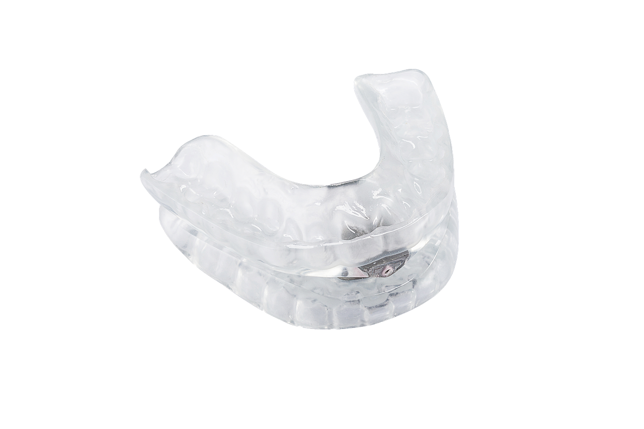 İnvisalign Tedavisinde İlk Plakları Nasıl Temizlemeli?