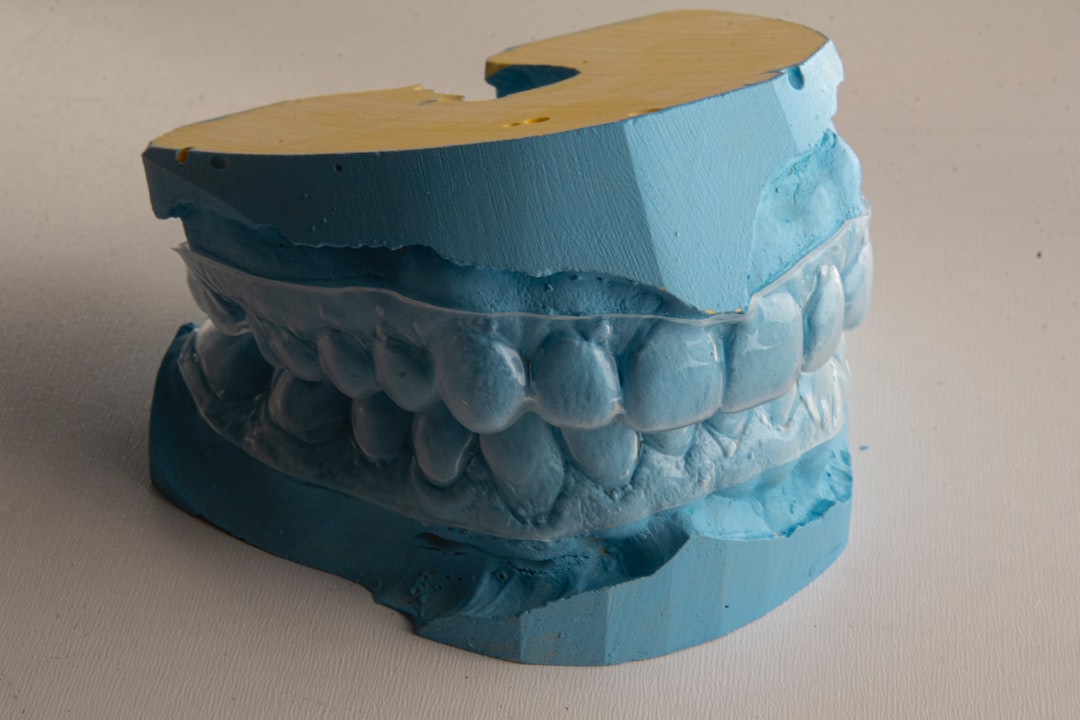 Invisalign vs. Diş Teli