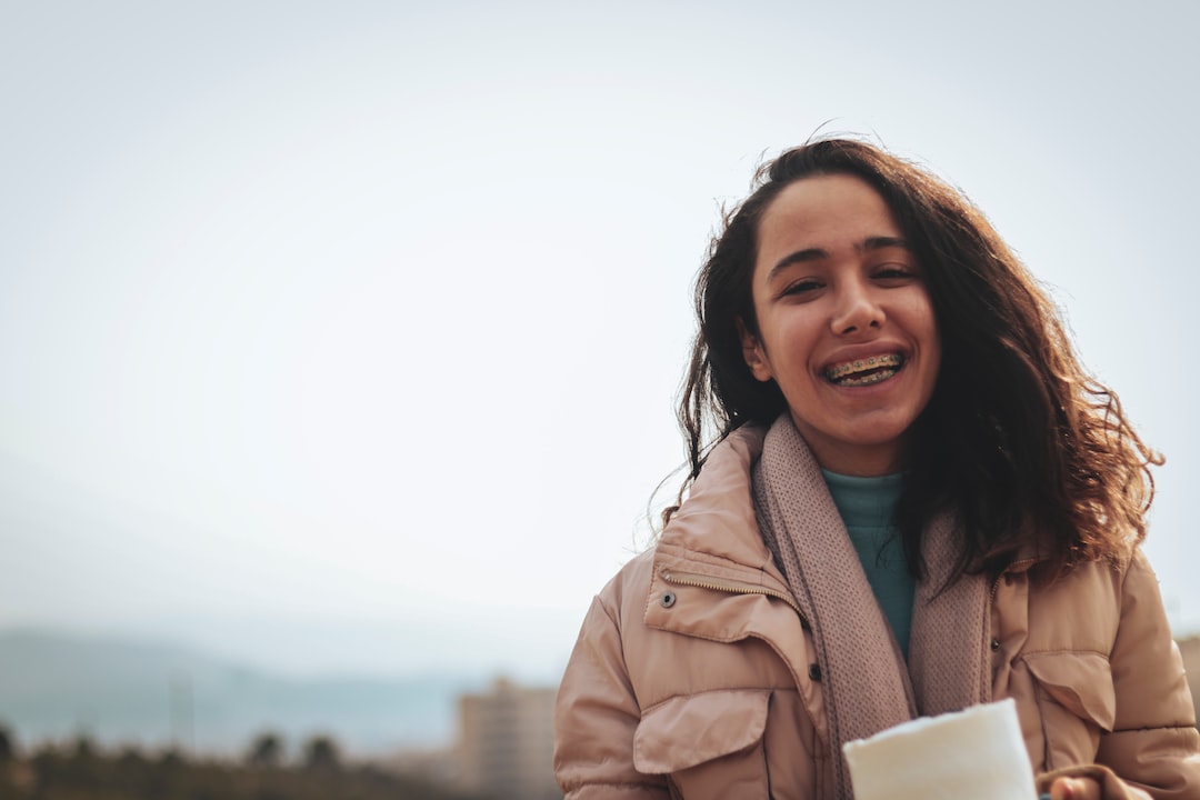 Invisalign Plaklarının Günlük Bakımı için Temel İlkeler