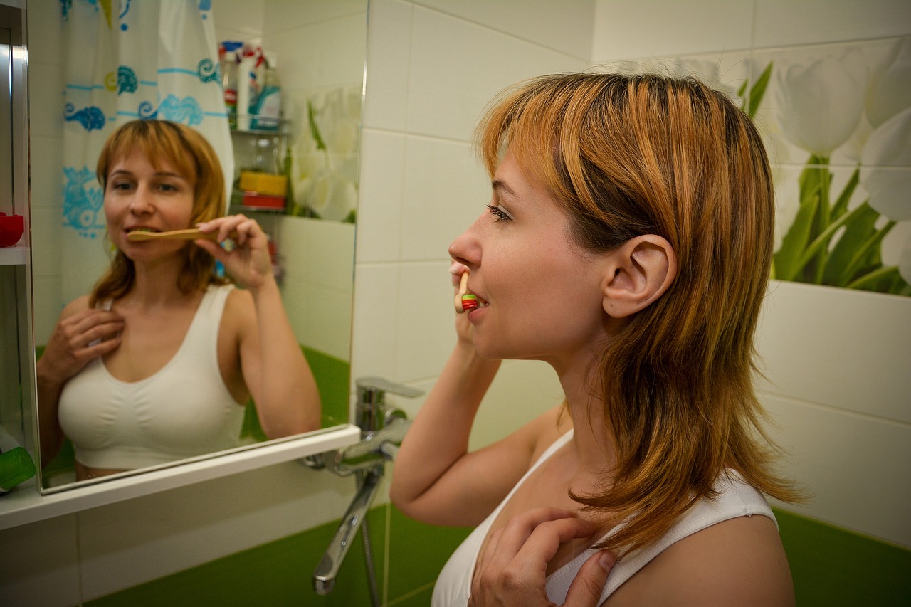 Invisalign Plaklarının Günlük Bakım Rutini: Doğru Teknikler ve Yöntemler