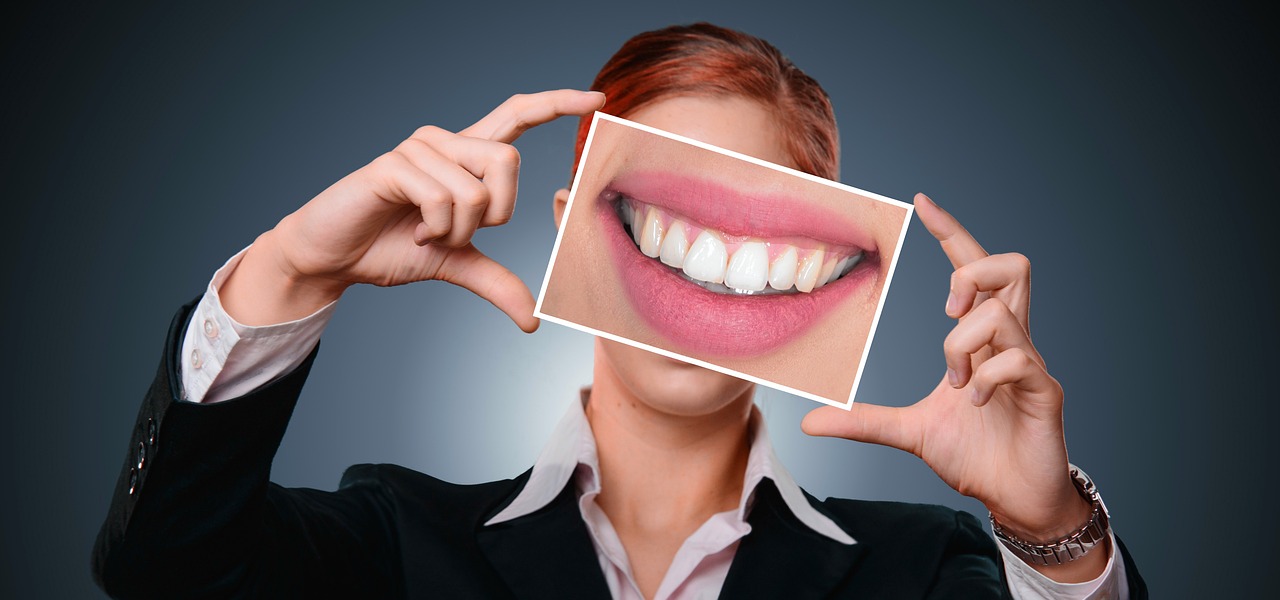 İnvisalign Plaklarının Ağız Bakım Ürünleriyle Temizlenmesi 